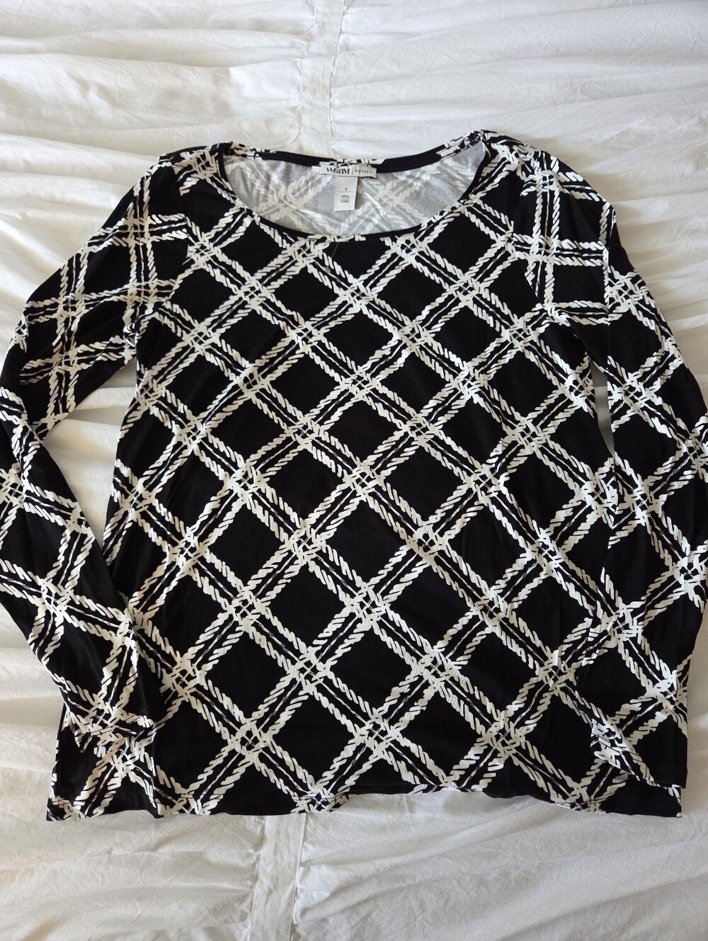 White House Black Market Black & White Lattice Long Sleeve Scoop Neck Top